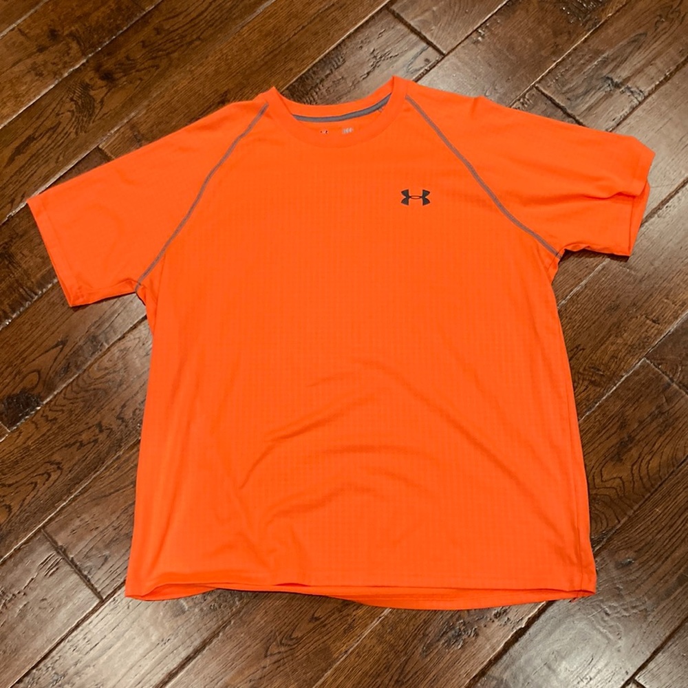 Men’s Under Armour Loose Heat Gear Safety Orange Shirt Size Large USED